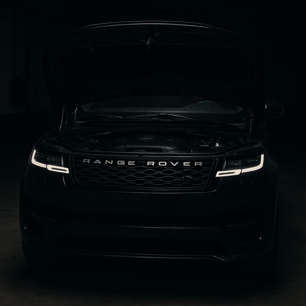 Land Rover Yedek Parça Range Rover kaputu açık – komple motor görünümü